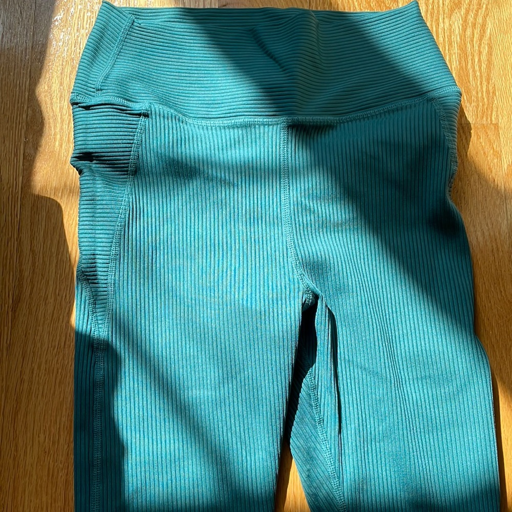 Never worn glyder green leggings